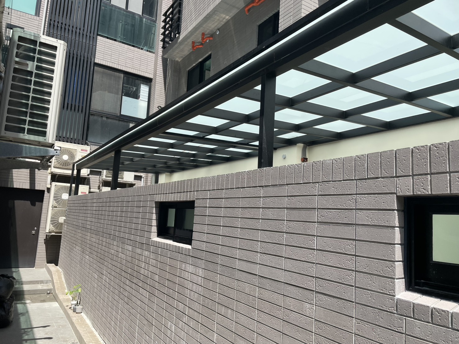 城市路口大廈安裝前
